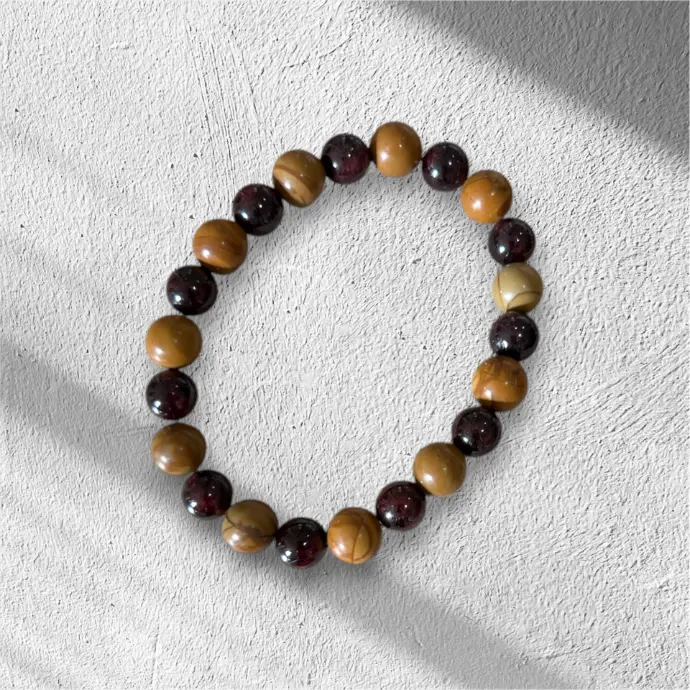 Bracelet Fossile de Bois & Grenat – Énergie et Stabilité