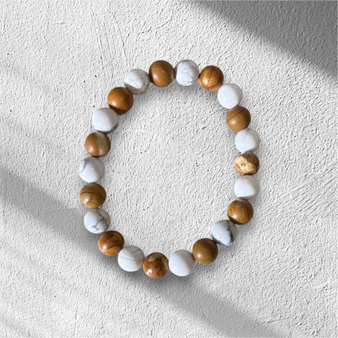Bracelet Bois de Fossile & Howlite – Calme et Stabilité